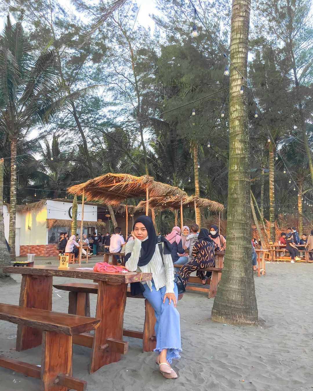 Kegiatan di Pantai Widarapayung Kegiatan di Pantai Widarapayung